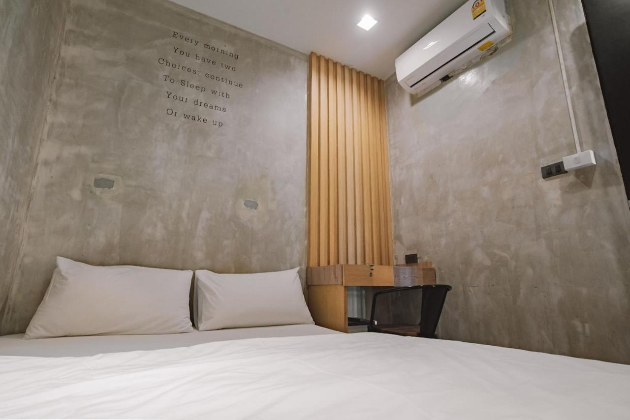 Cazz Hostel Bangkok Exterior photo