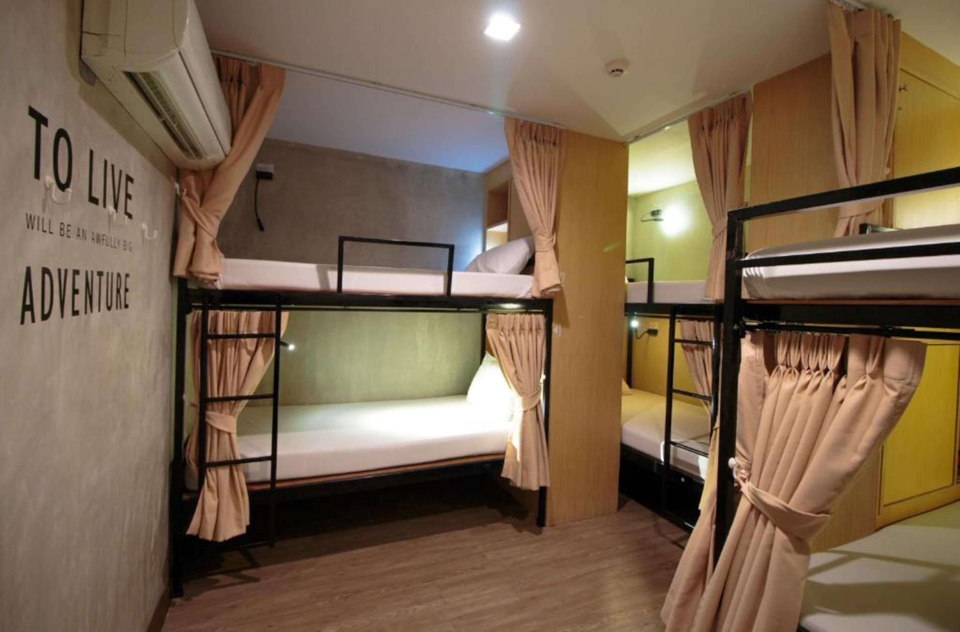 Cazz Hostel Bangkok Exterior photo