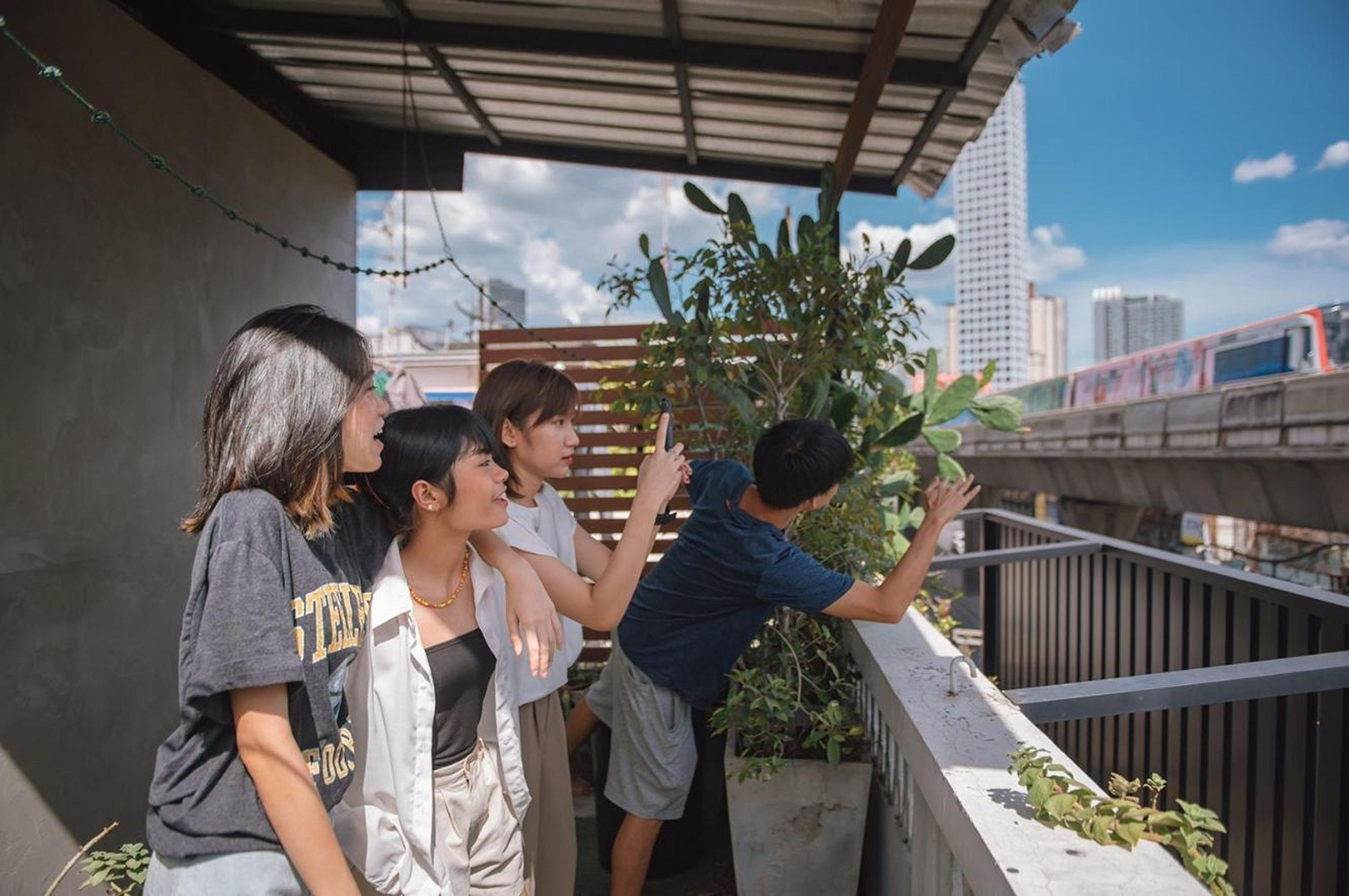 Cazz Hostel Bangkok Exterior photo