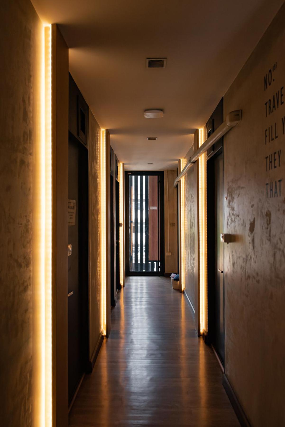 Cazz Hostel Bangkok Exterior photo