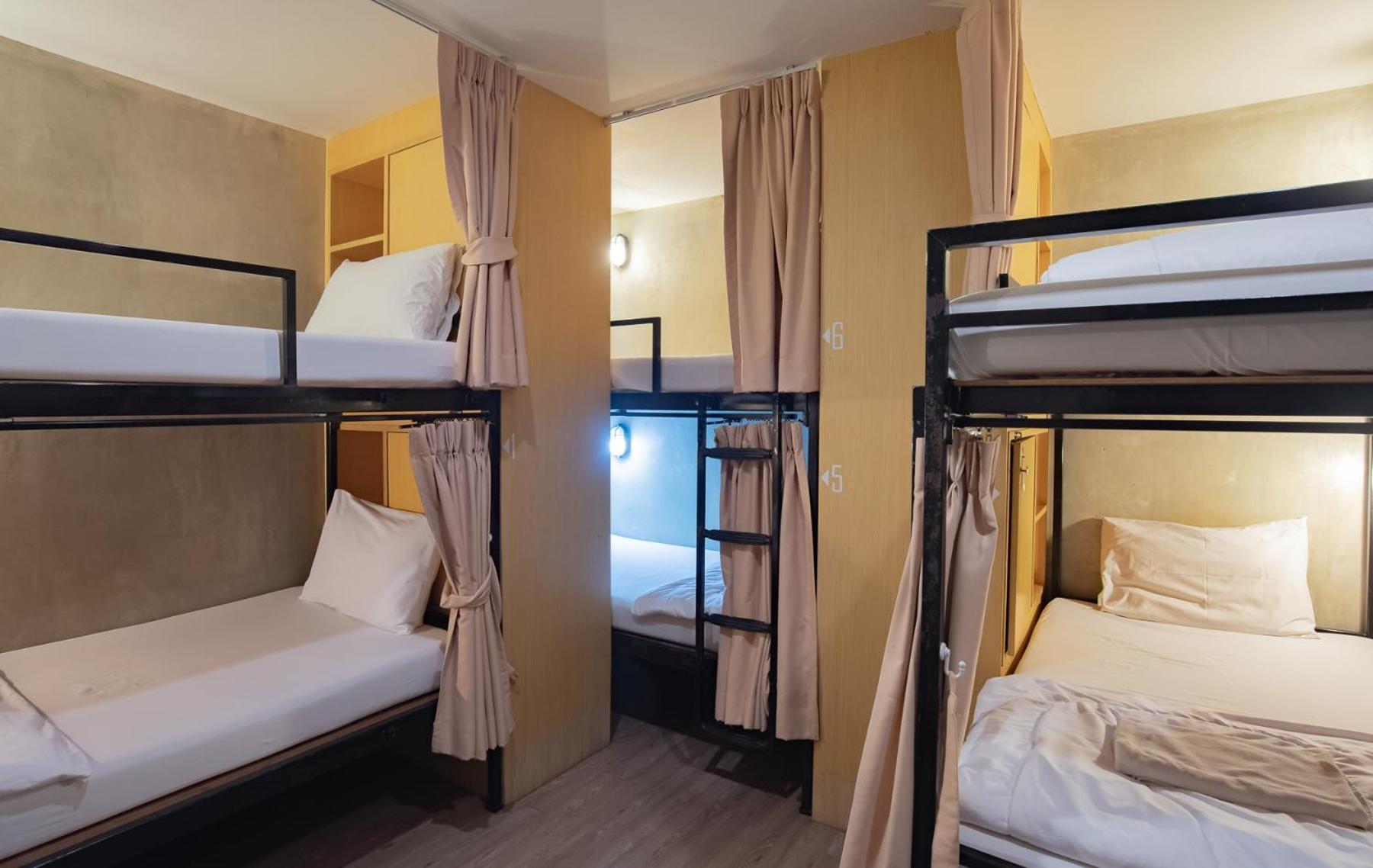 Cazz Hostel Bangkok Exterior photo