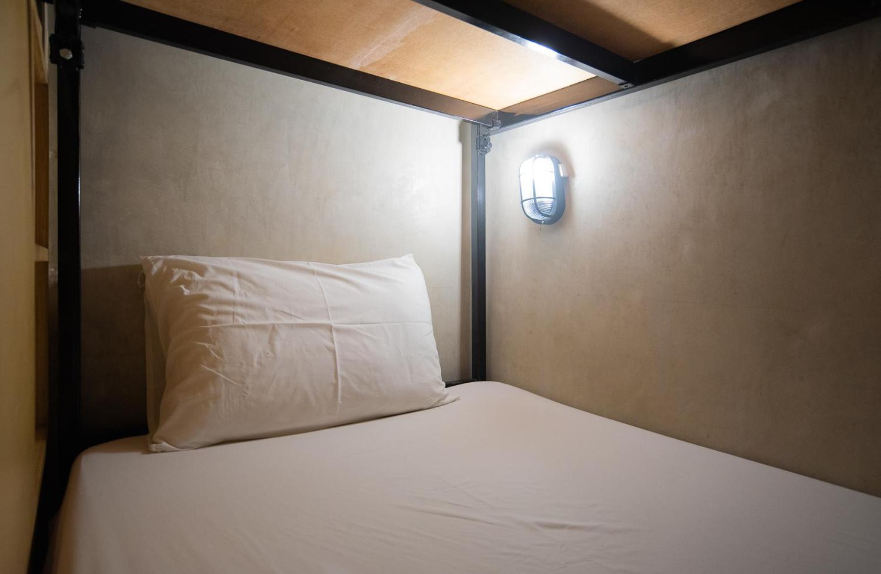 Cazz Hostel Bangkok Exterior photo